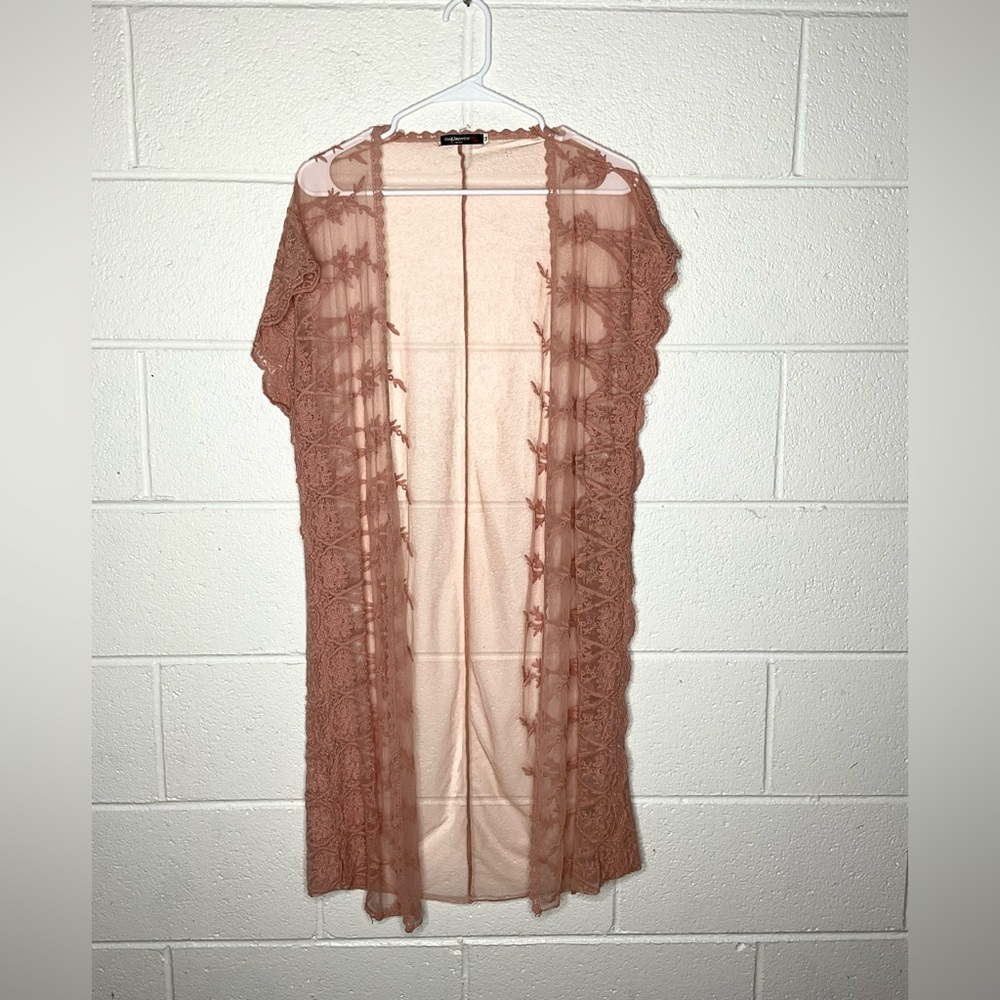 < Vivid Importers Pink Lace Kimono >